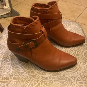 Dingo‎ brand ladies 2.5” heeled brown leather low boots